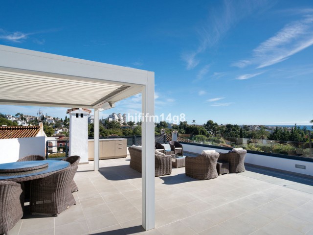 Villa avec 4 Chambres  à Nueva Andalucía