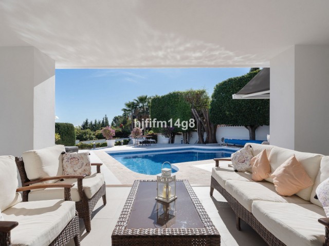 Villa avec 4 Chambres  à Nueva Andalucía