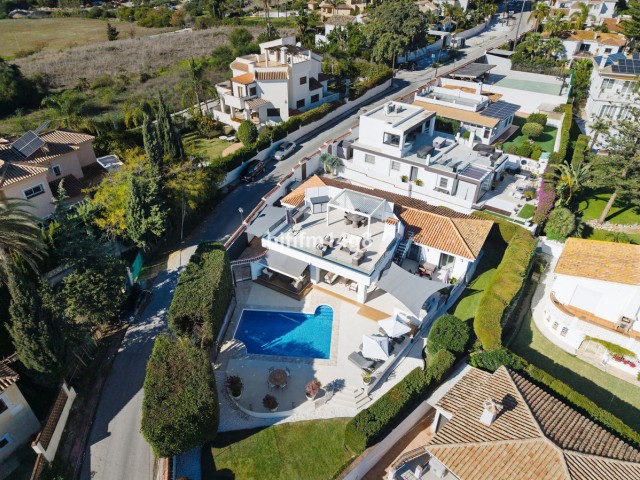 Villa avec 4 Chambres  à Nueva Andalucía