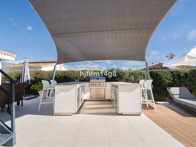 Villa avec 4 Chambres  à Nueva Andalucía