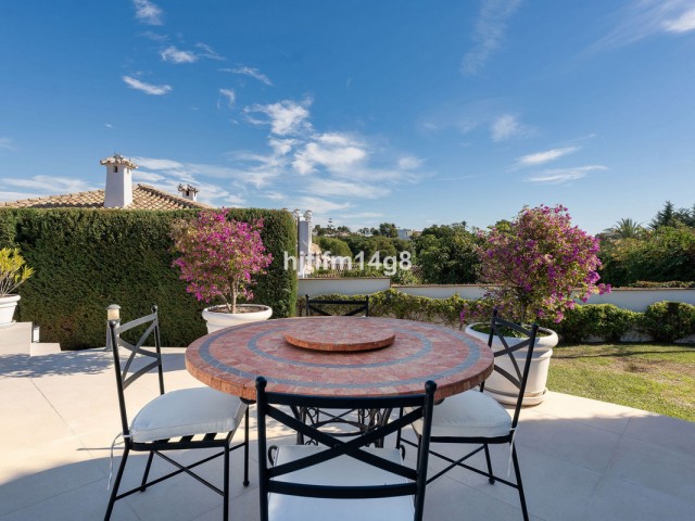 Villa avec 4 Chambres  à Nueva Andalucía