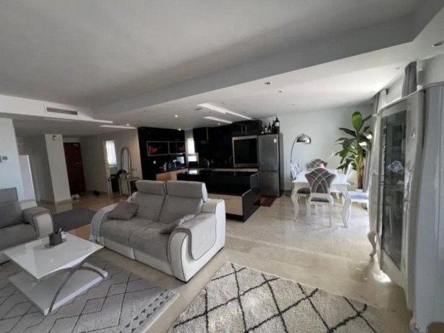 Appartement avec 3 Chambres  à Nueva Andalucía