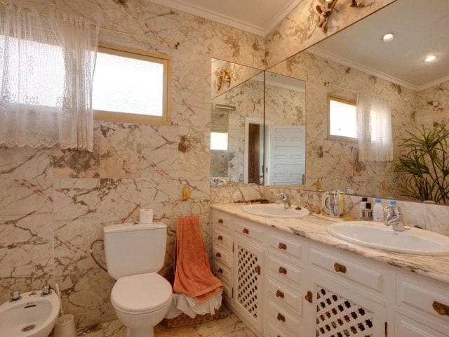 5 Schlafzimmer Villa in Estepona