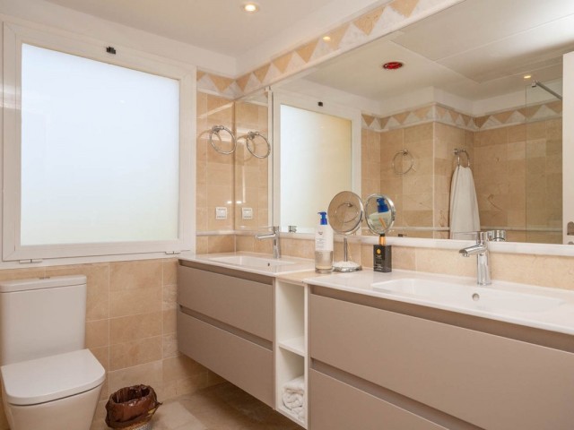 3 Bedrooms Apartment in Elviria
