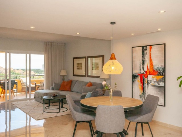 3 Bedrooms Apartment in Elviria