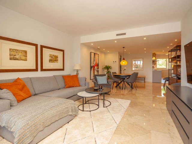 3 Bedrooms Apartment in Elviria