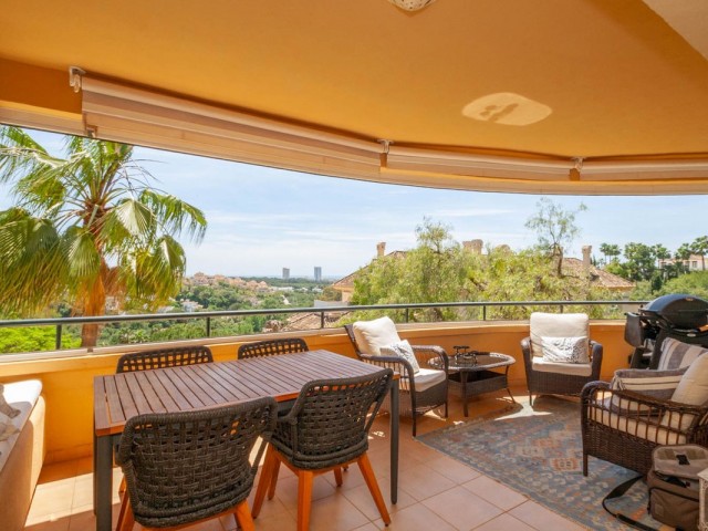3 Bedrooms Apartment in Elviria