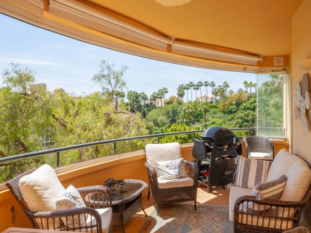 3 Bedrooms Apartment in Elviria