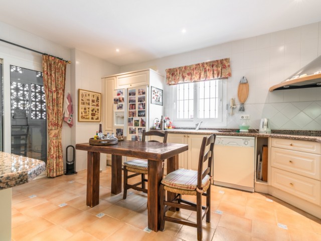 3 Slaapkamer Rijtjeshuis in Nueva Andalucía