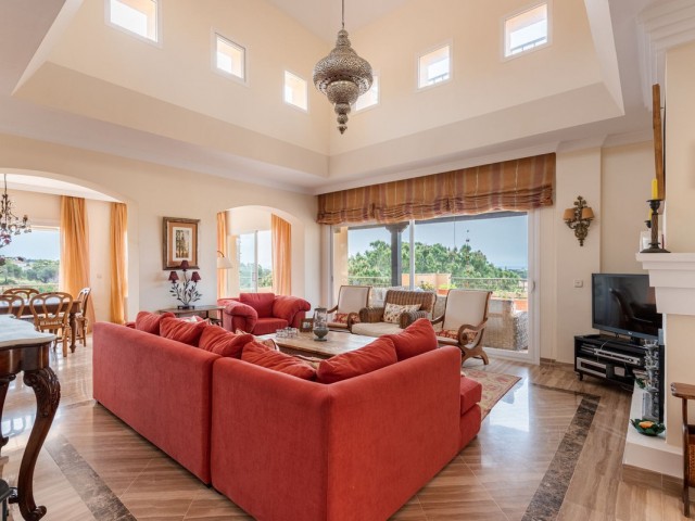 4 Bedrooms Apartment in Elviria