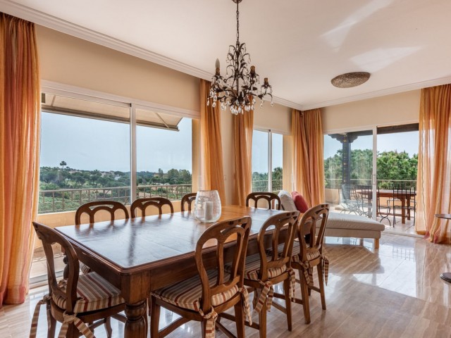4 Bedrooms Apartment in Elviria