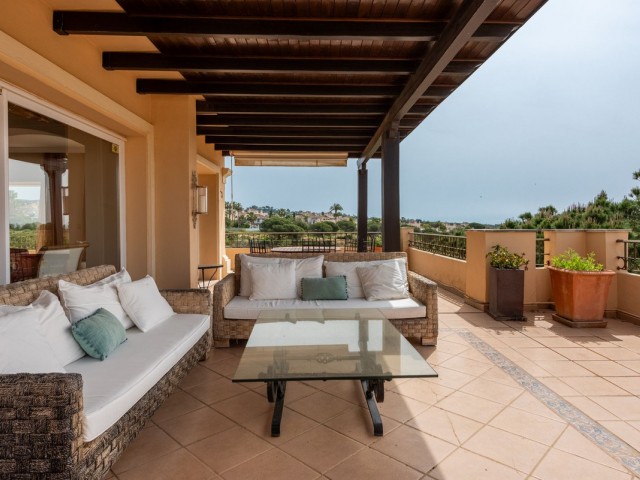 4 Bedrooms Apartment in Elviria