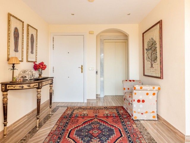 4 Bedrooms Apartment in Elviria