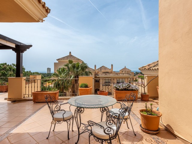 4 Bedrooms Apartment in Elviria