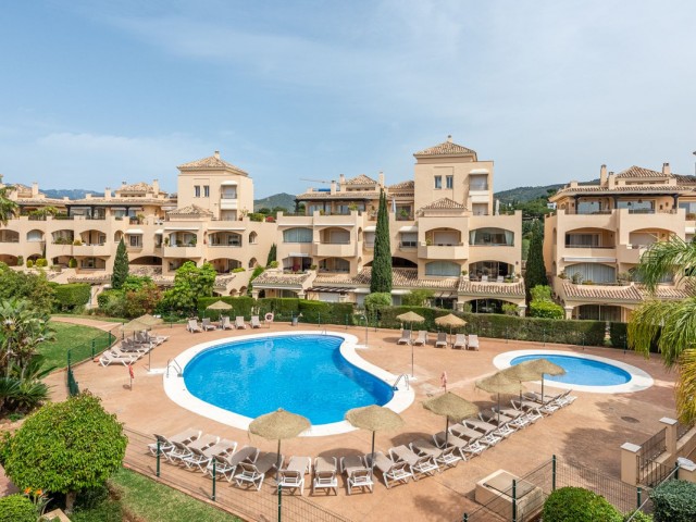 4 Bedrooms Apartment in Elviria