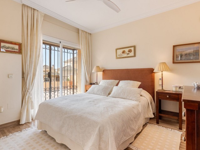 4 Bedrooms Apartment in Elviria