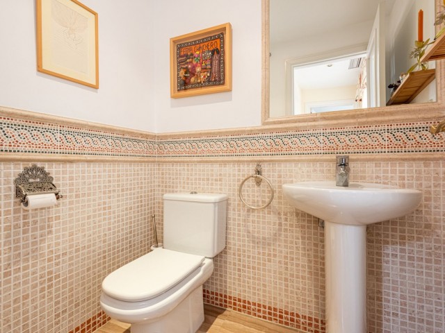 4 Bedrooms Apartment in Elviria