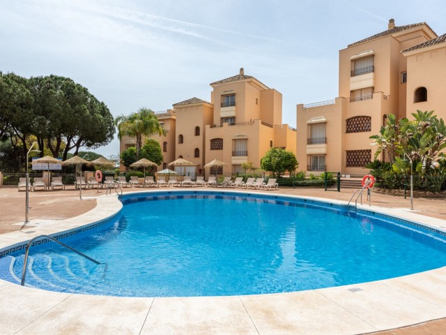 4 Bedrooms Apartment in Elviria
