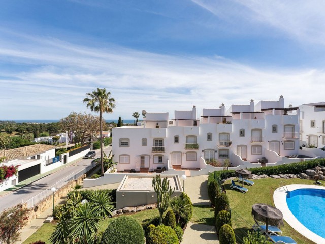 4 Slaapkamer Rijtjeshuis in Nueva Andalucía