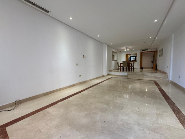 2 Bedrooms Apartment in Puerto Banús