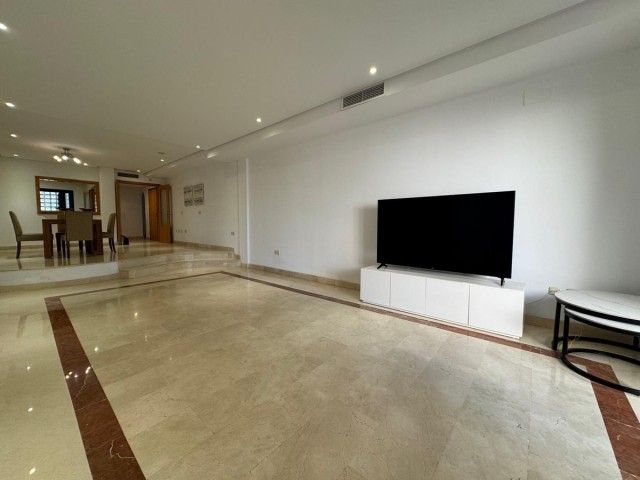2 Bedrooms Apartment in Puerto Banús