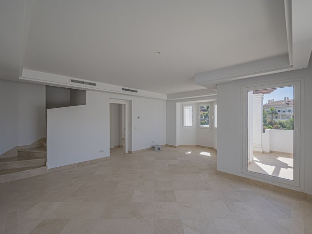 Penthouse avec 2 Chambres  à Nueva Andalucía