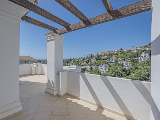 Penthouse avec 2 Chambres  à Nueva Andalucía