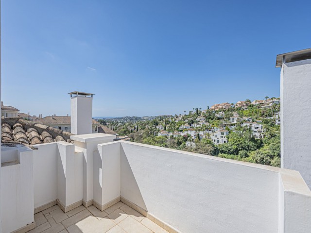 Penthouse avec 2 Chambres  à Nueva Andalucía
