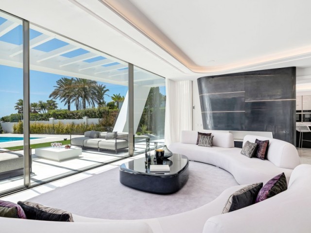 6 Bedrooms Villa in Marbella