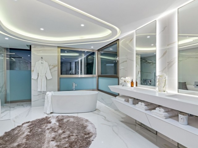 6 Bedrooms Villa in Marbella