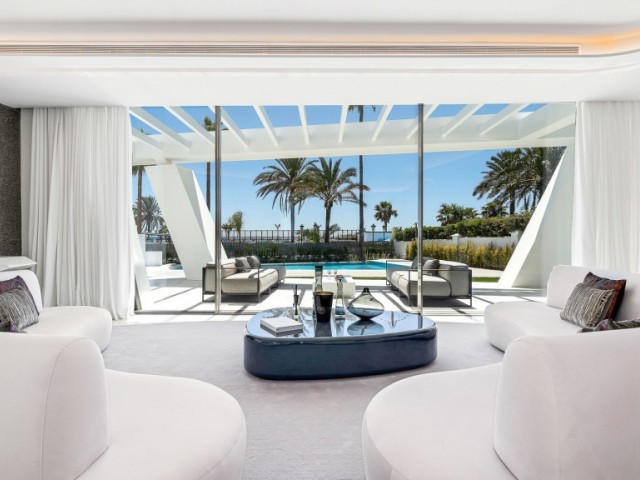 6 Bedrooms Villa in Marbella