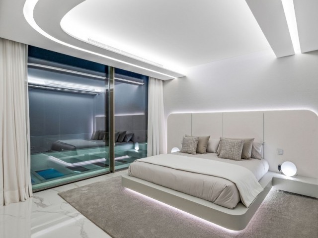 6 Bedrooms Villa in Marbella