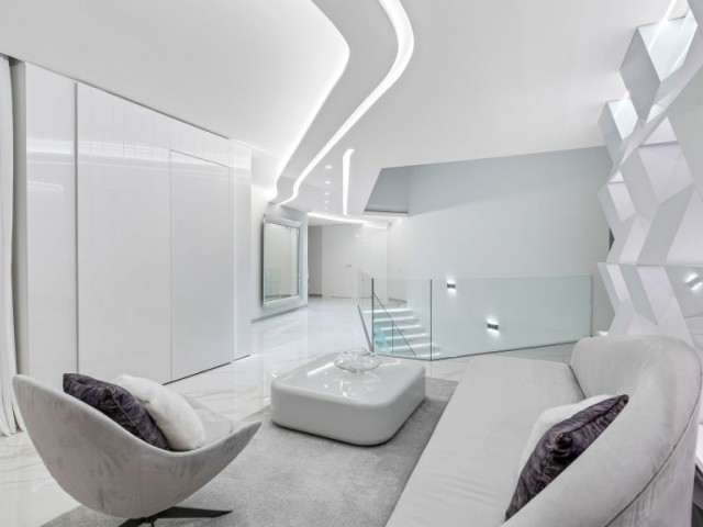 6 Bedrooms Villa in Marbella