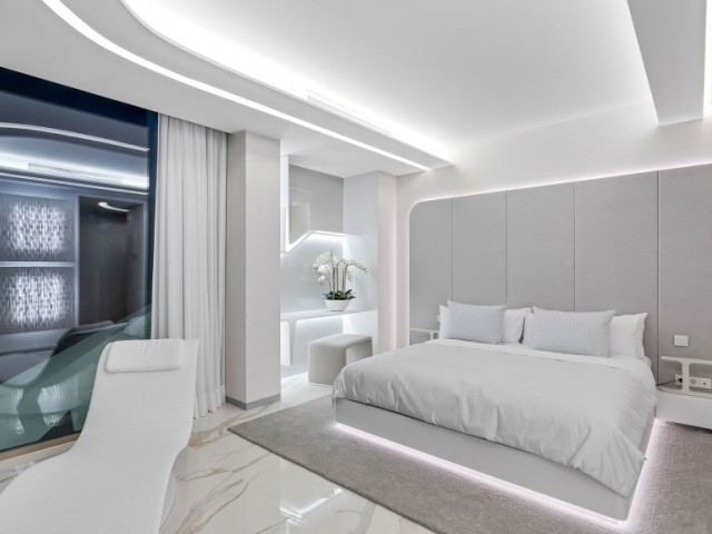 6 Bedrooms Villa in Marbella
