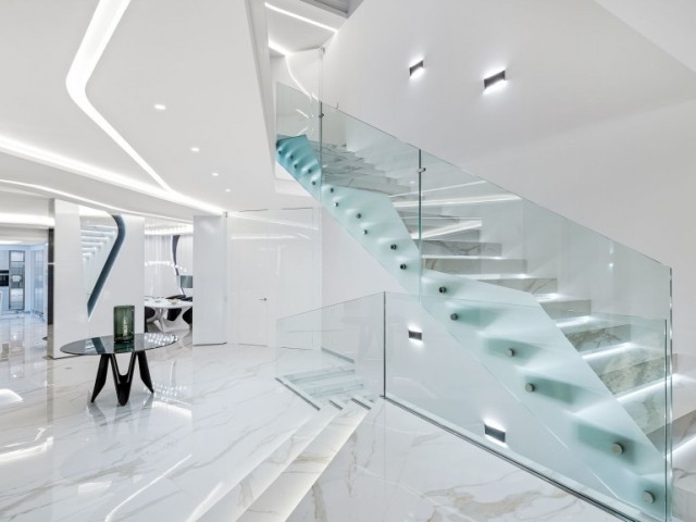 6 Bedrooms Villa in Marbella