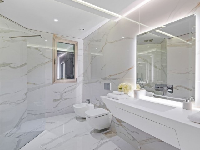 6 Bedrooms Villa in Marbella