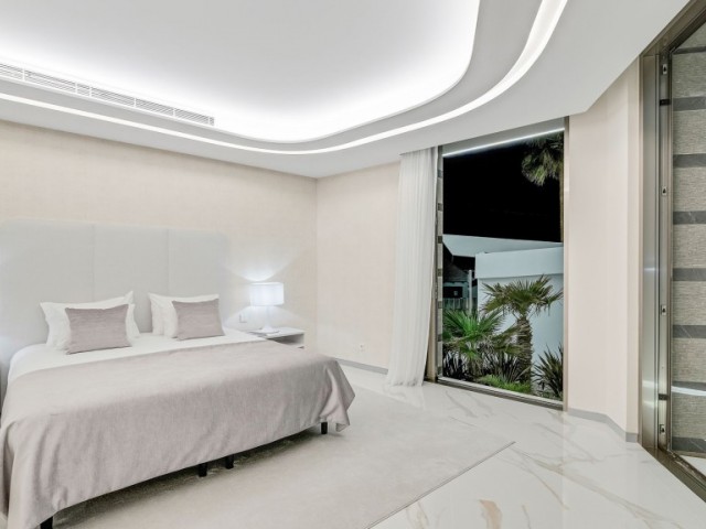 6 Bedrooms Villa in Marbella