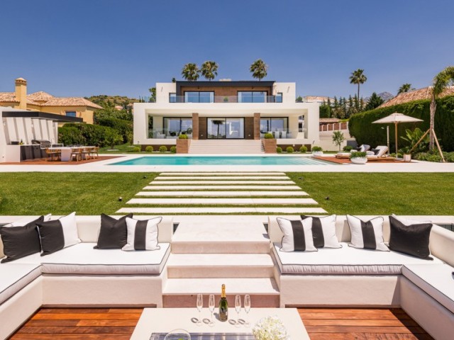 Villa avec 7 Chambres  à Nueva Andalucía