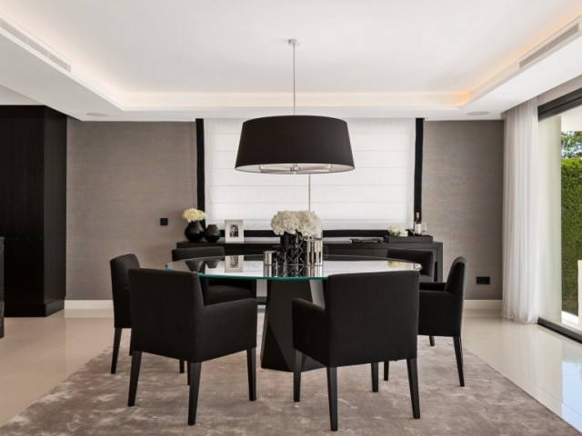 Villa avec 7 Chambres  à Nueva Andalucía