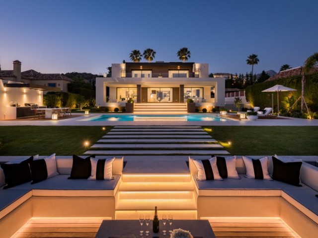 Villa avec 7 Chambres  à Nueva Andalucía