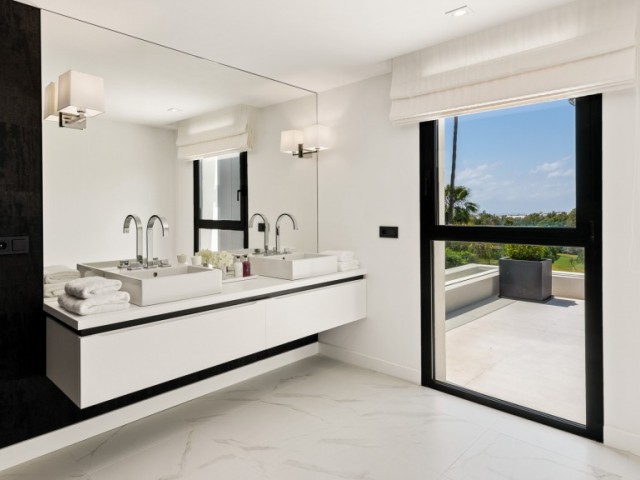 Villa avec 7 Chambres  à Nueva Andalucía