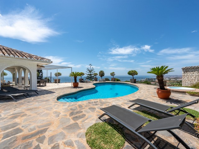 4 Bedrooms Villa in Benalmadena