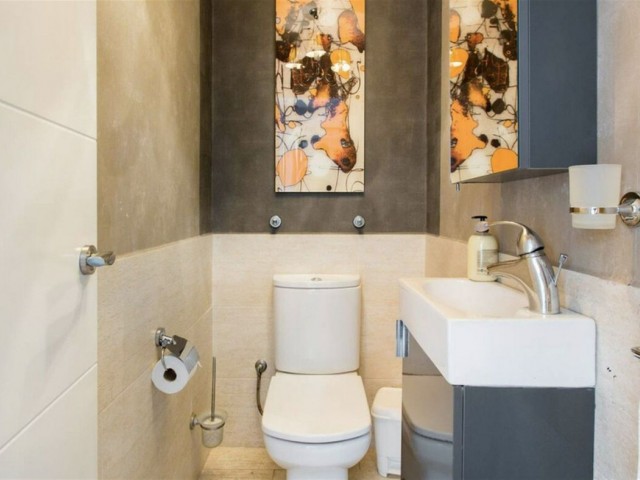 5 Slaapkamer Rijtjeshuis in Nueva Andalucía