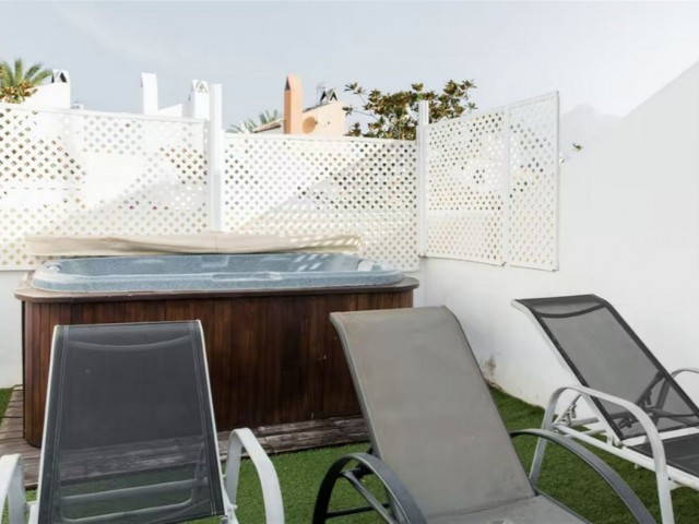 5 Slaapkamer Rijtjeshuis in Nueva Andalucía