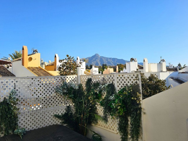 5 Slaapkamer Rijtjeshuis in Nueva Andalucía