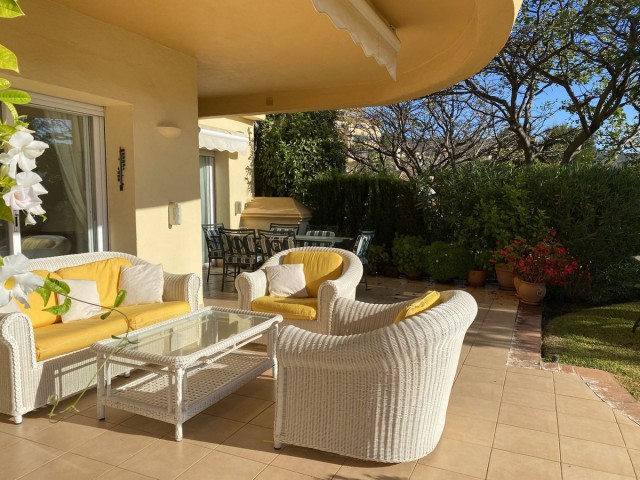 3 Bedrooms Apartment in Elviria