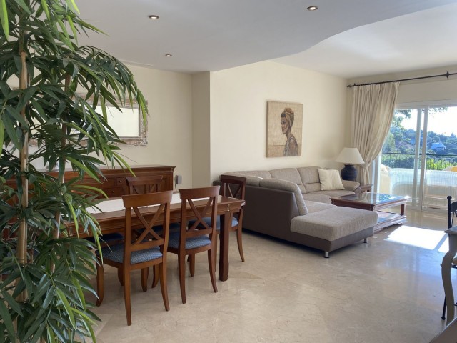 3 Bedrooms Apartment in Elviria