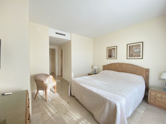3 Bedrooms Apartment in Elviria