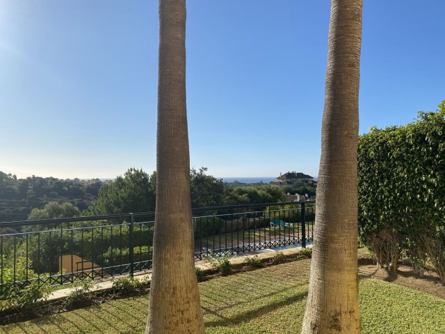 3 Bedrooms Apartment in Elviria