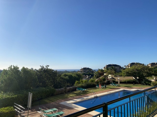 3 Bedrooms Apartment in Elviria